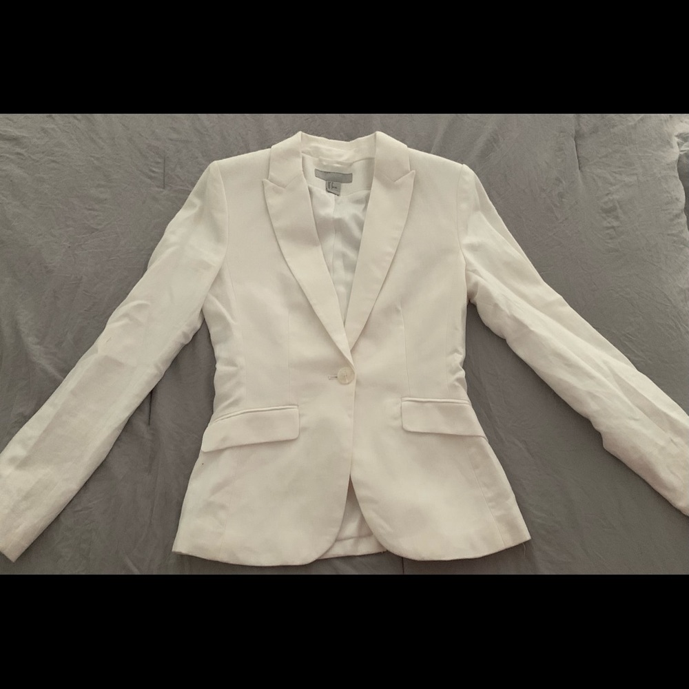 🚨OFFERNOW🚨H&M WHITE BLAZER